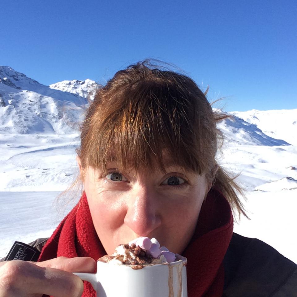 Hot-chocolate-on-the-slopes