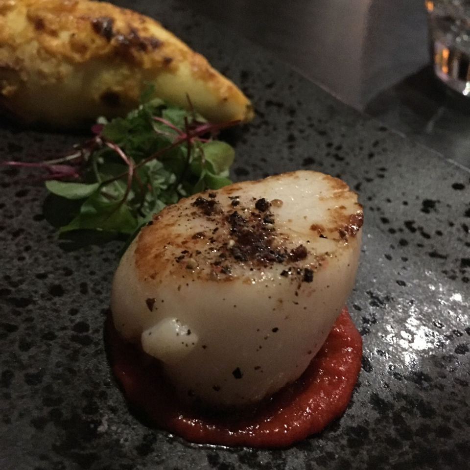 Scallop with roasted pepper, tomato and garlic chutney